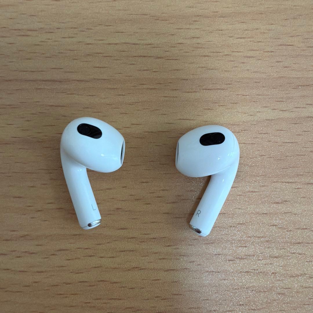 Apple AirPods 第三世代 本体 ホワイト 充電ケース付き