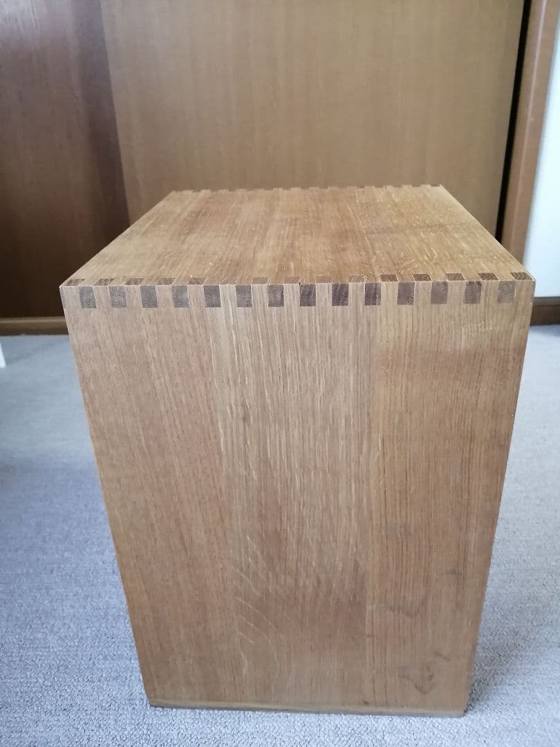 サイド・テーブル、スツール