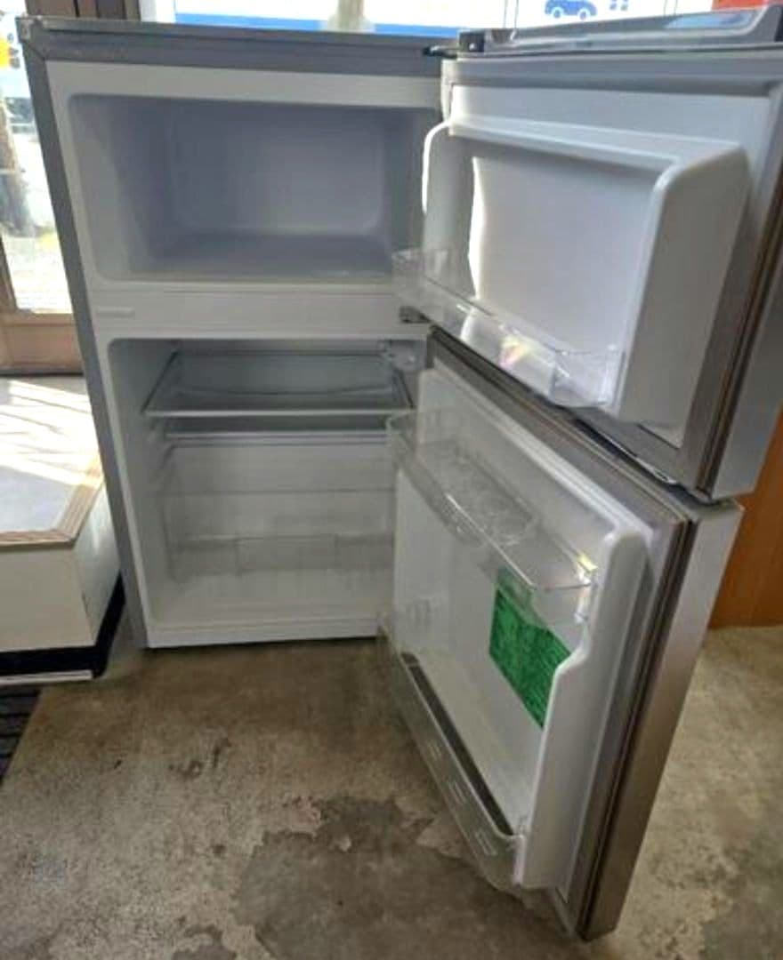 ヤマダ電機 YRZC09H1 2ドア冷蔵庫 (87L・右開き) シルバー 冷凍庫