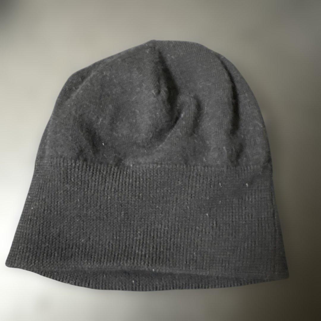 黒いスパイダー刺繍ニット帽