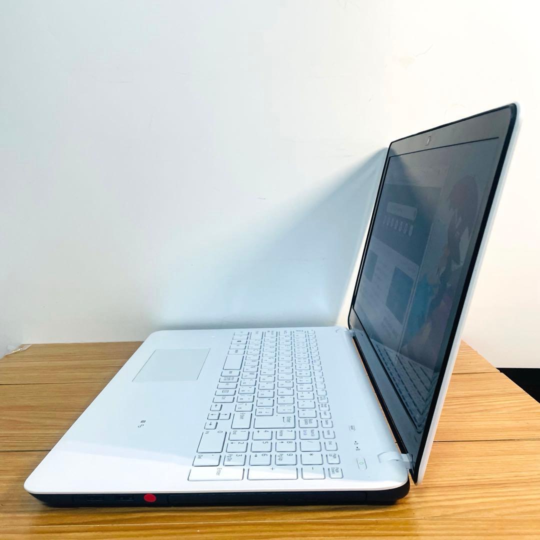 美麗デザイナーズホワイトVAIO SSD512メモリ8Gwin11オフィスDVD