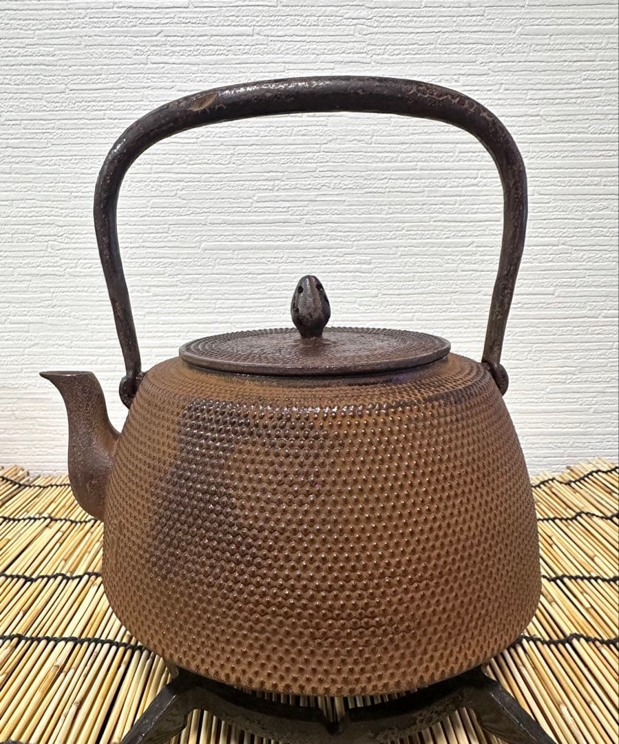 未使用、長期保管品　南部三厳堂　１２型九重アラレ　南部鉄瓶　南部鉄器　鉄瓶