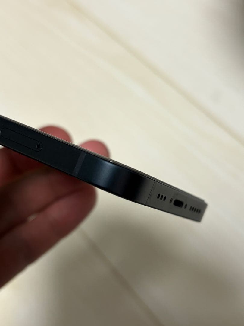 ￼【美品】iPhone13 128G ブラック おまけ付き　ケース付