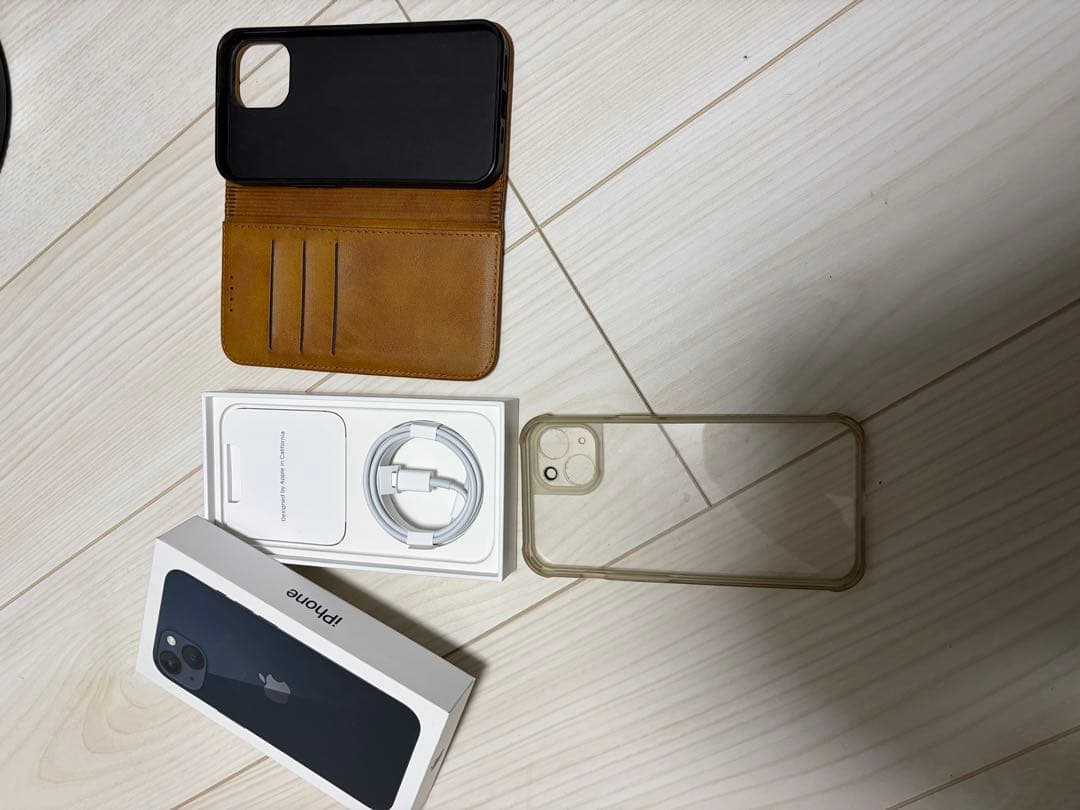 ￼【美品】iPhone13 128G ブラック おまけ付き　ケース付