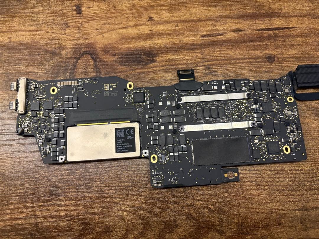 MacBook Pro A1708 ロジックボード SSD256GB