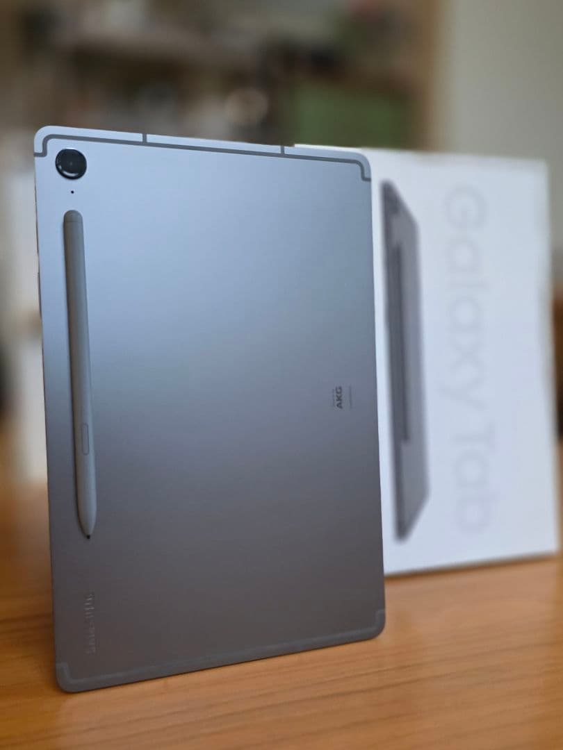 【極美品】Galaxy Tab S9 FE 本体 + ケース2種