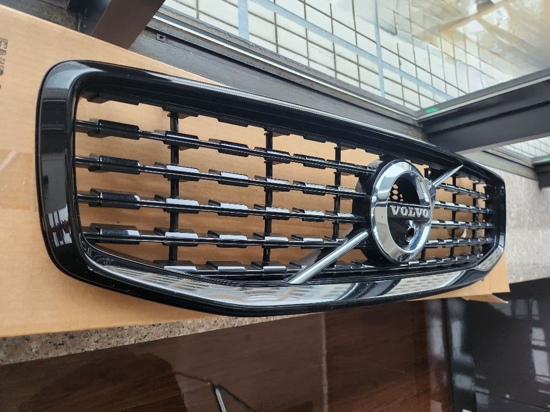 VOLVO V60 フロントグリル ブラックバージョン