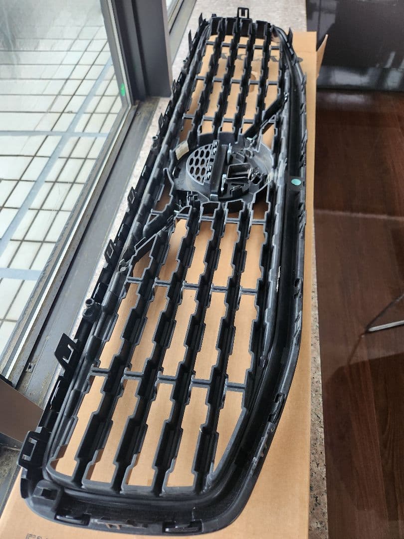 VOLVO V60 フロントグリル ブラックバージョン