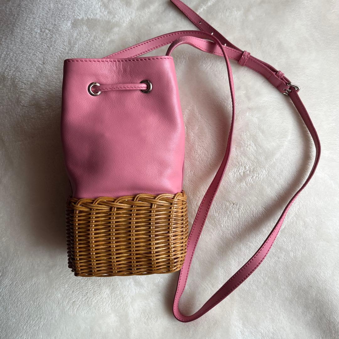 miu miu ピンク かごバッグ　ショルダーバッグ　かご