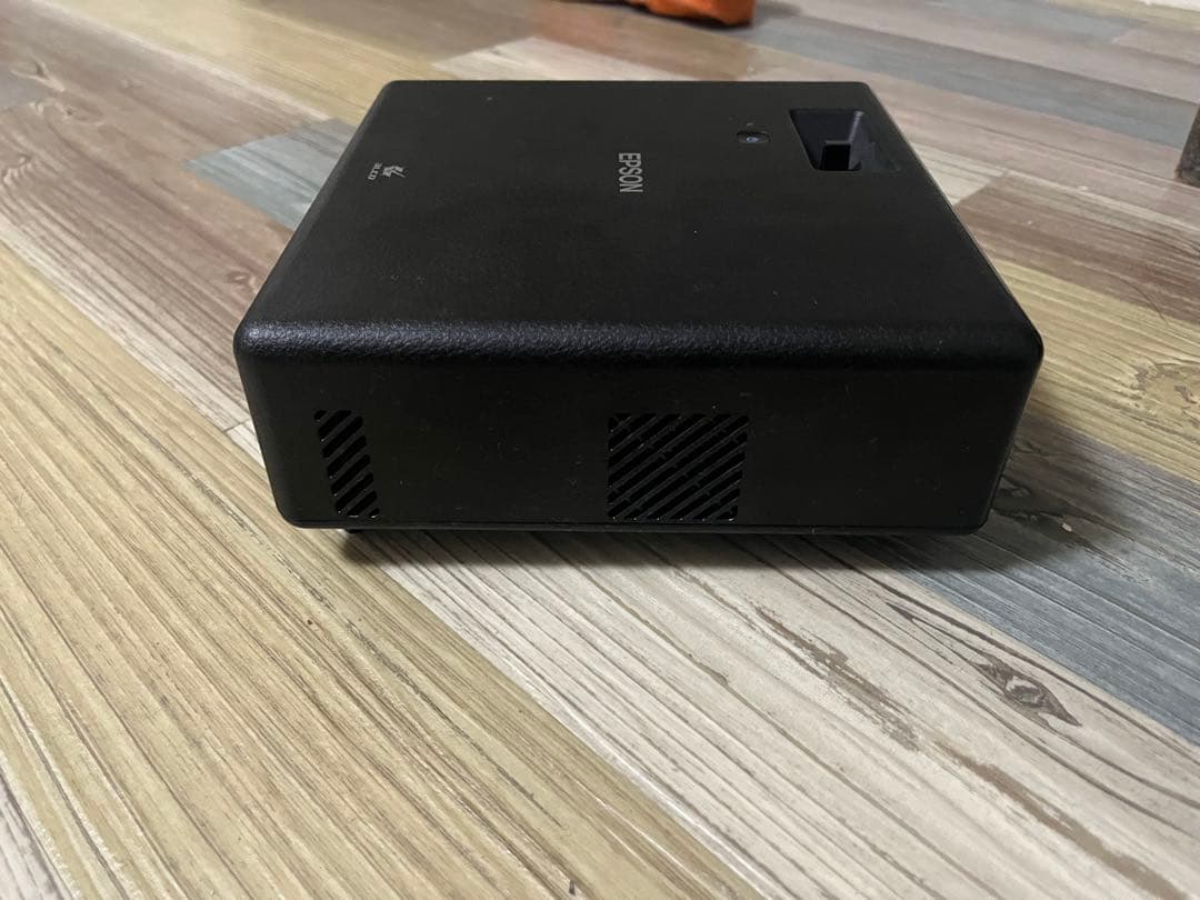 EPSON プロジェクター　EF-11