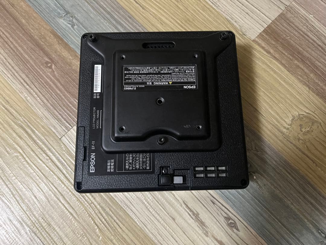 EPSON プロジェクター　EF-11