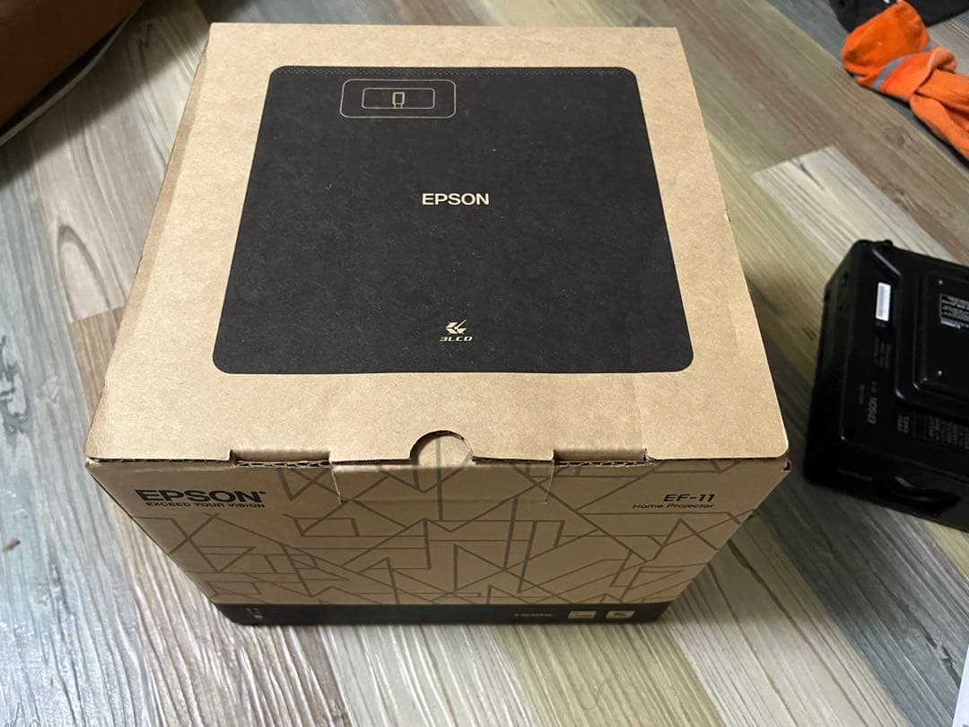 EPSON プロジェクター　EF-11