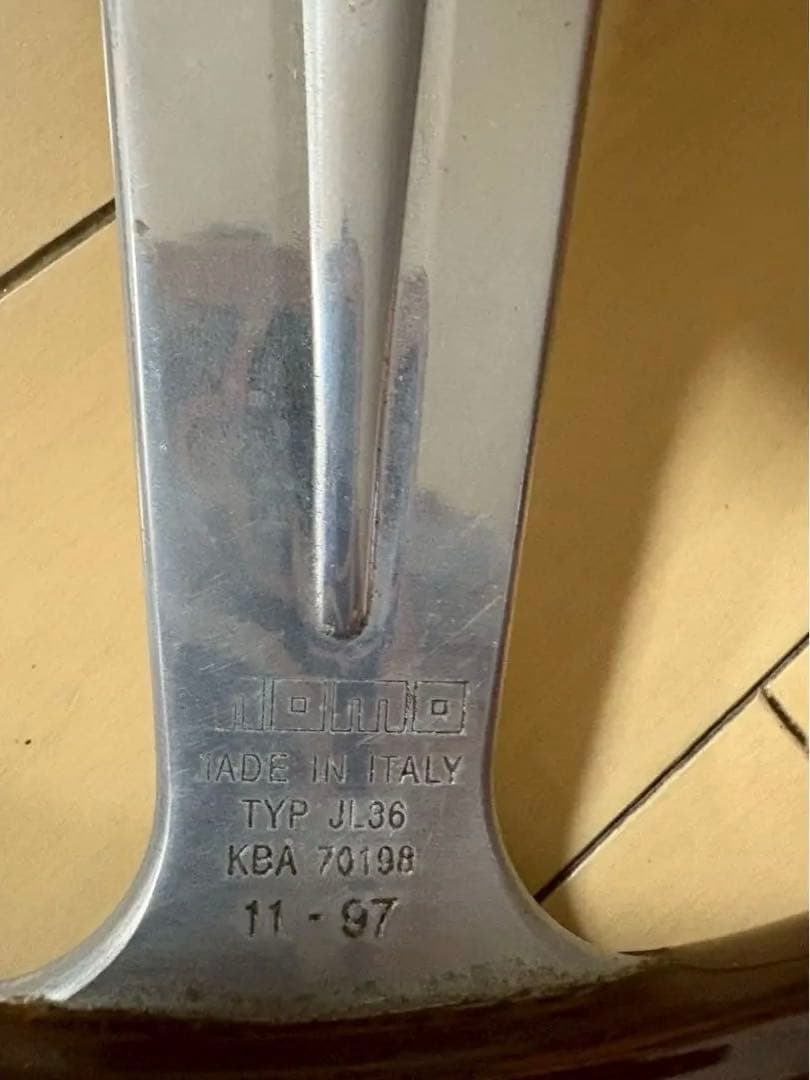 momo ウッドステアリング