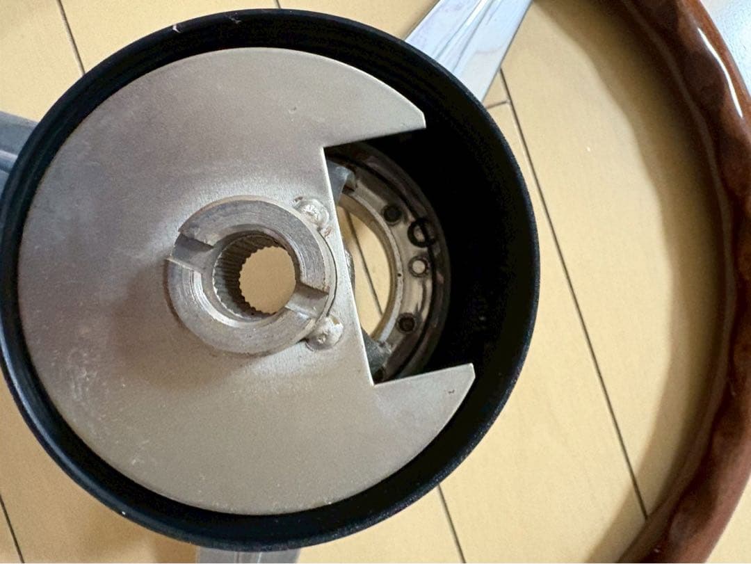 momo ウッドステアリング