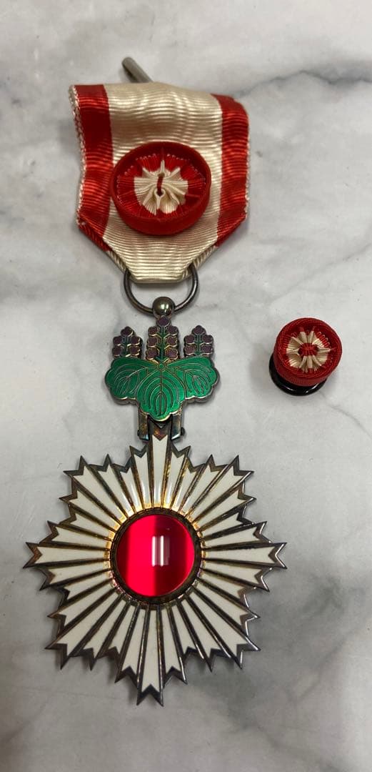 勲章 勲四等旭日小綬章