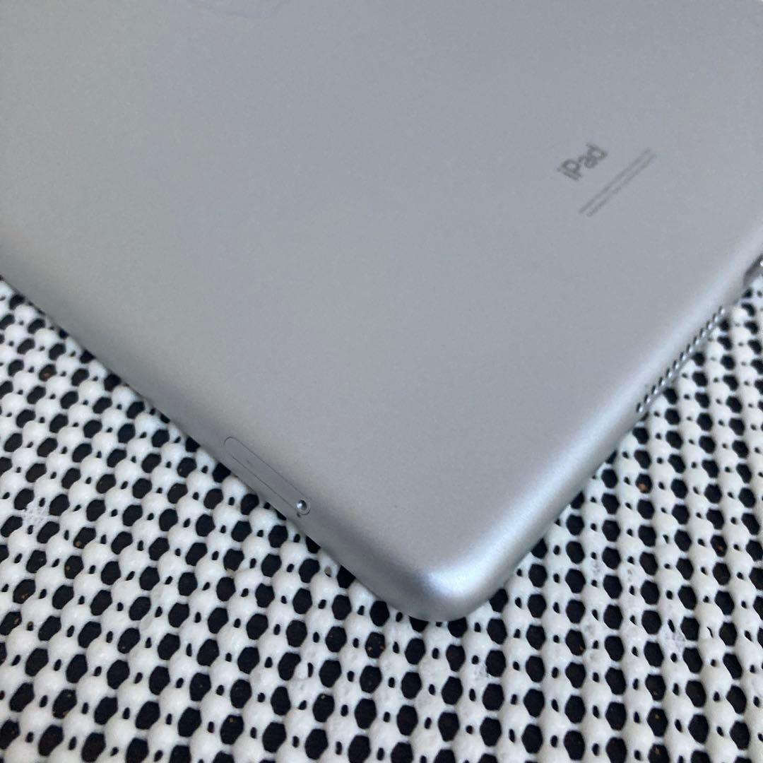 568 外観美品☆電池ほぼ新品☆iPad7第7世代 128GB SIMフリー☆
