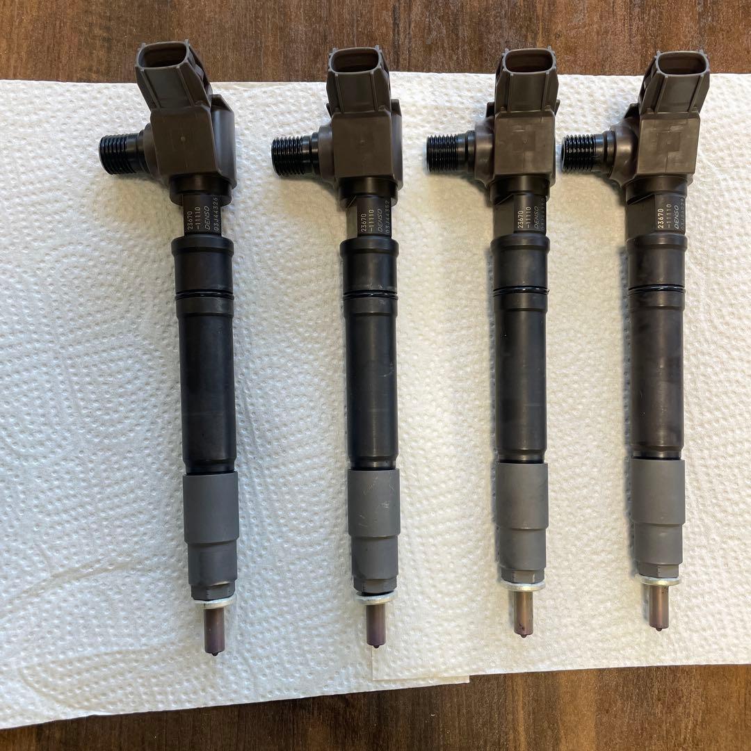 プ*す様 美品　GDH201 ハイエース インジェクター 4個セット23670-