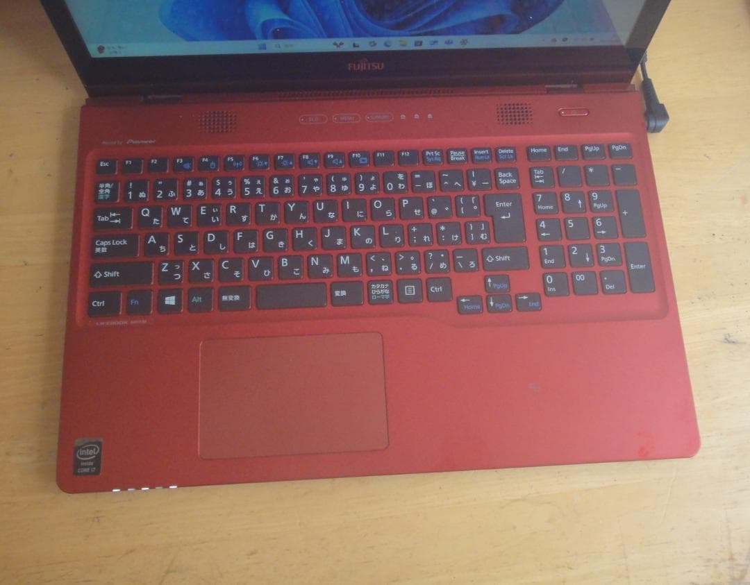 富士通 15.6インチ ノートPC レッド