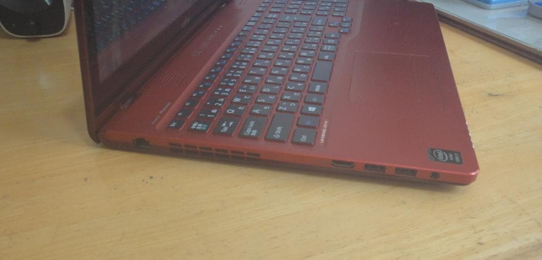 富士通 15.6インチ ノートPC レッド