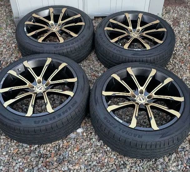 MOMO 20インチタイヤホイール　空気圧センサー付き　タイヤほぼ新品