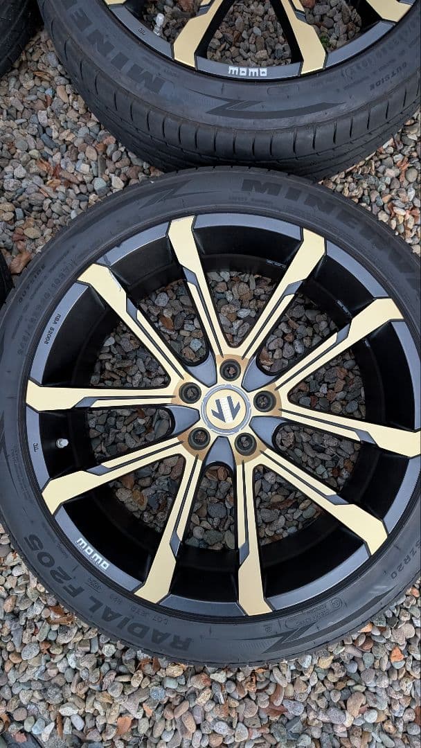 MOMO 20インチタイヤホイール　空気圧センサー付き　タイヤほぼ新品