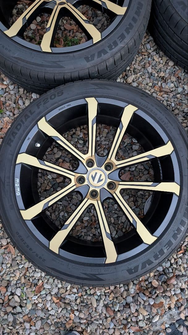 MOMO 20インチタイヤホイール　空気圧センサー付き　タイヤほぼ新品