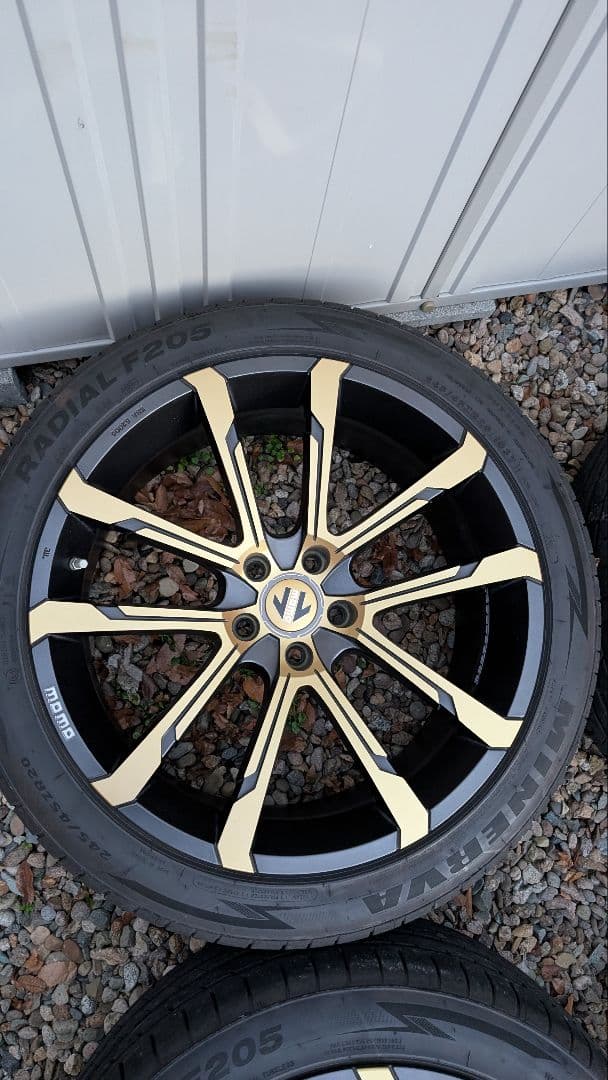 MOMO 20インチタイヤホイール　空気圧センサー付き　タイヤほぼ新品