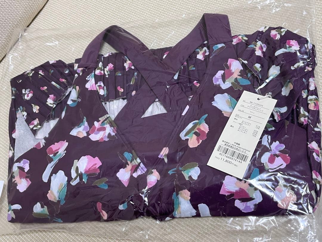 (週末限定価格)【新品未開封】SUKARA ローズプリントプリーツタンクトップ