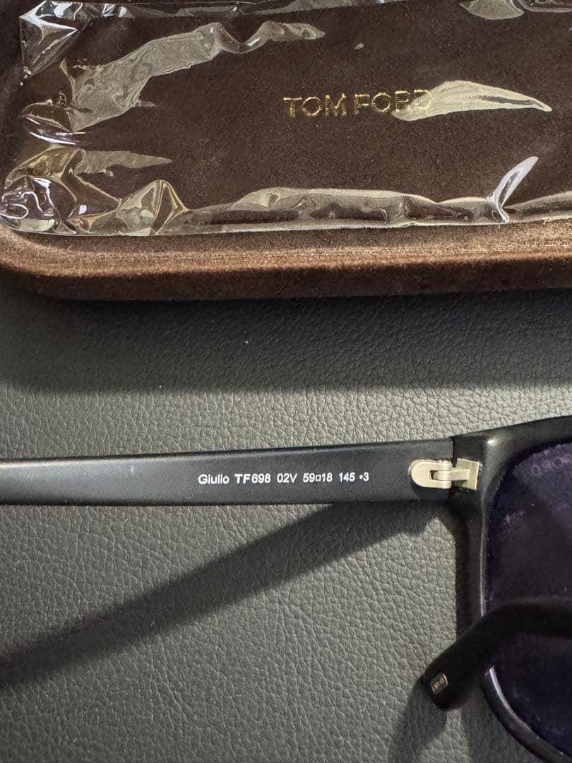 TOM FORD ブラックサングラス　メンズ