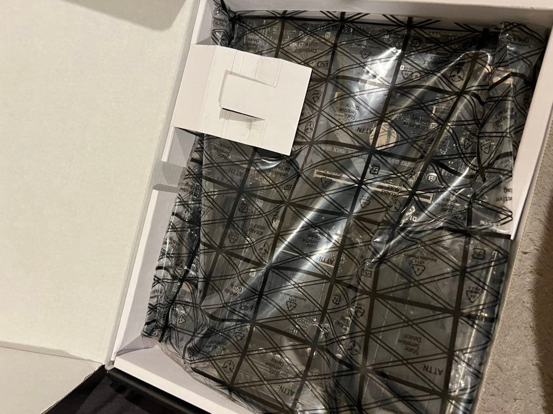 MSI マザーボード　MAG B550 TOMAHAWK MAX WIFI 本体