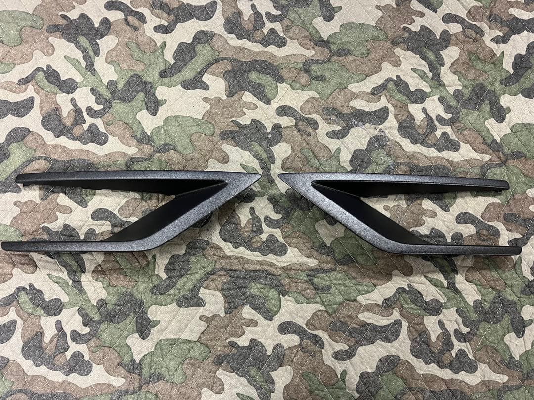 新型デリカD5 後期　フォグベゼル　細目　チッピング塗装　ラプター塗装　訳あり