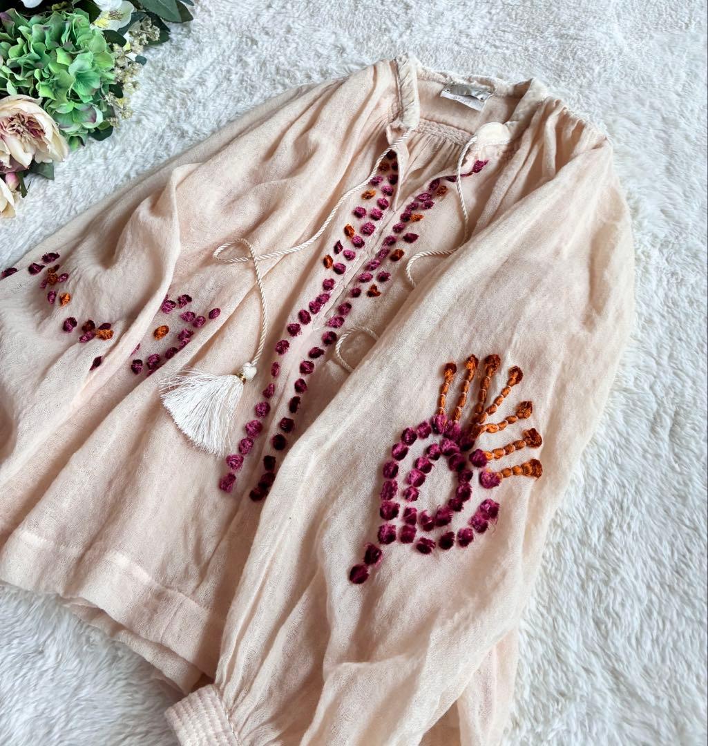 forte_forteフラワー刺繍ウールガーゼブラウス 春向け希少タッセル紐