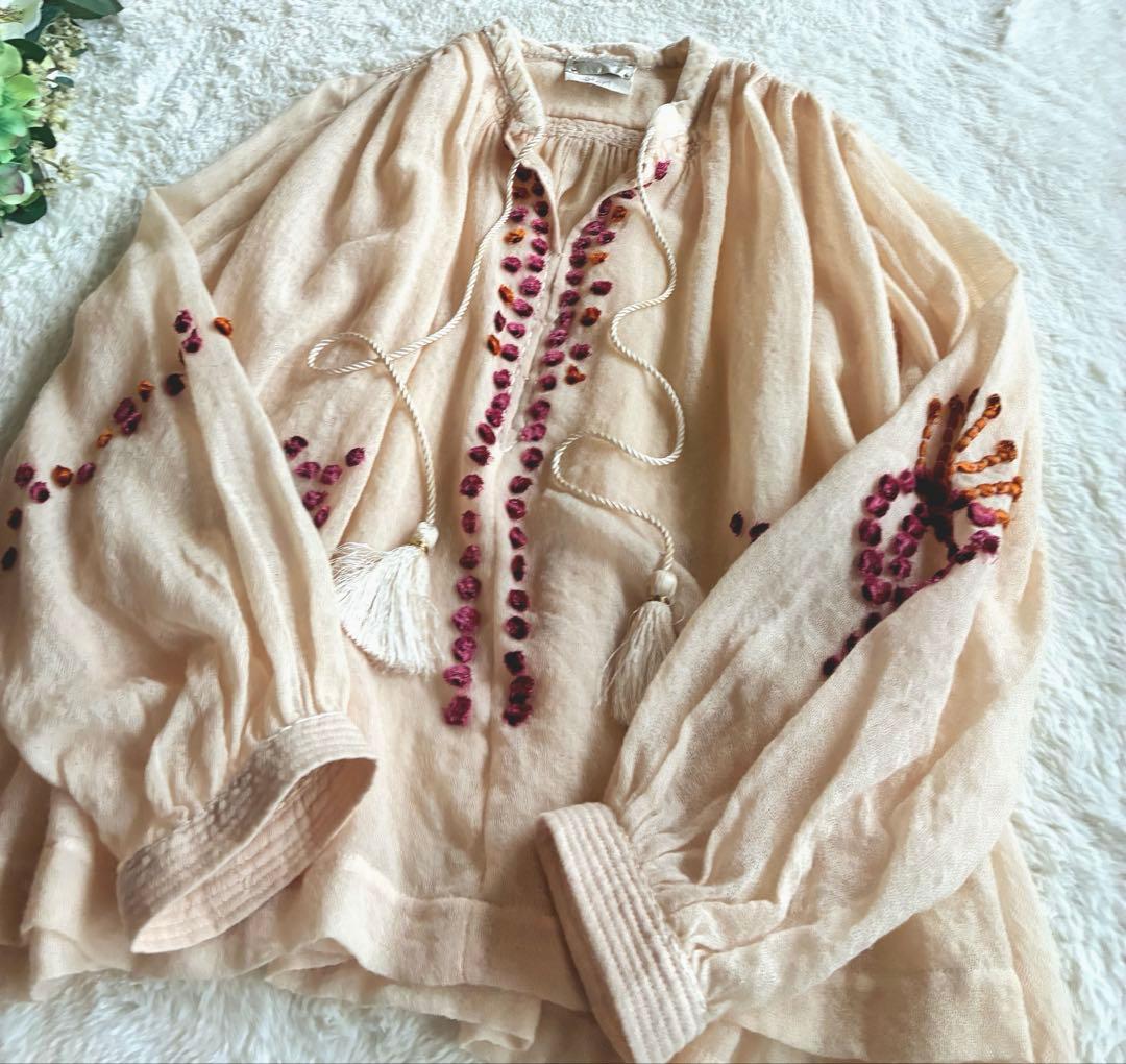 forte_forteフラワー刺繍ウールガーゼブラウス 春向け希少タッセル紐