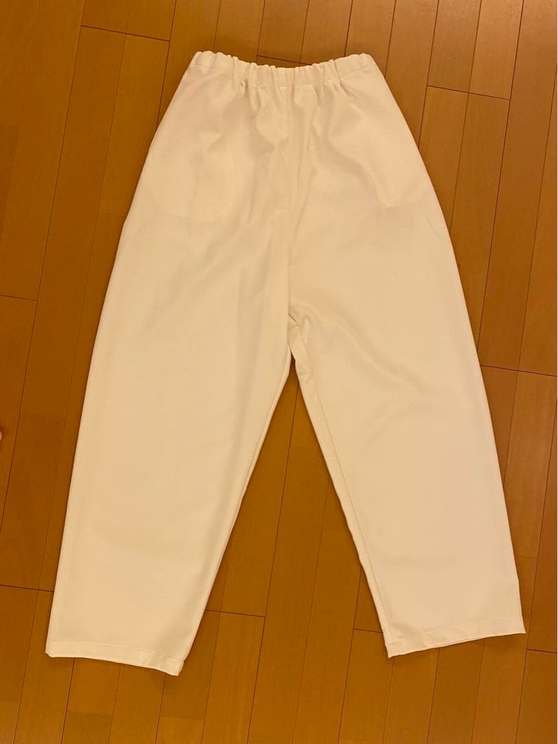 MEER. MAT SATIN RELAX PANTS ホワイト