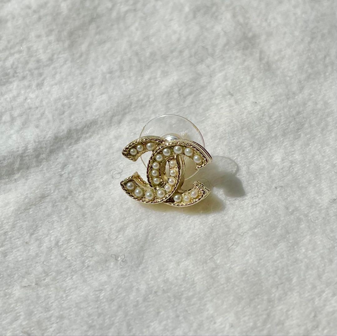CHANEL パール装飾ロゴピアス 片耳用