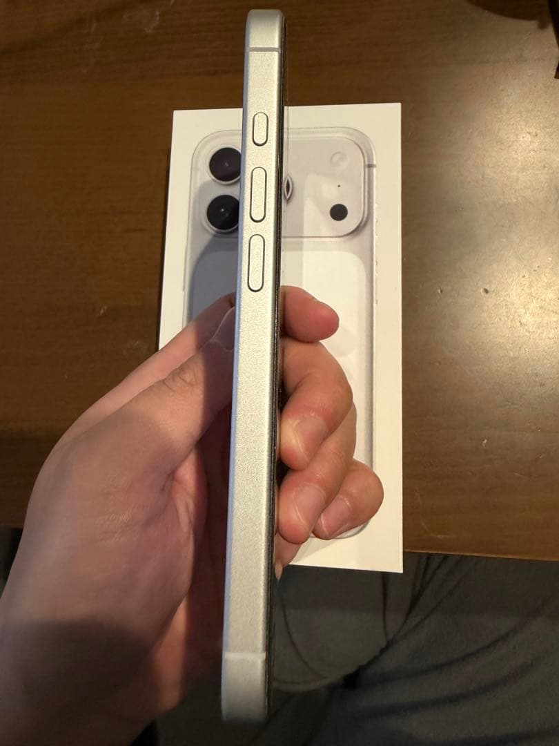 iPhone 17 ホワイト