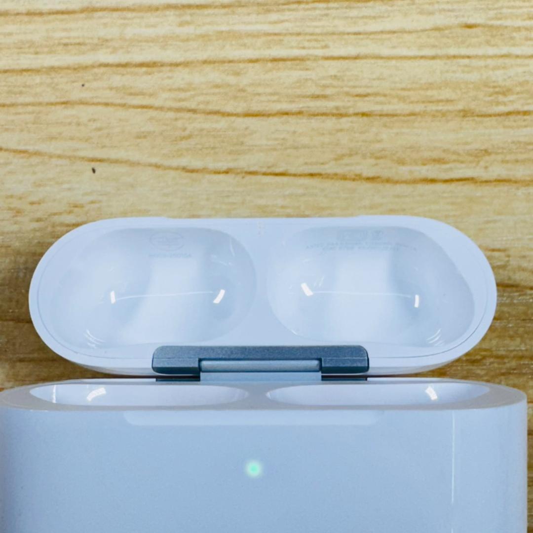 561 Apple AirPods Pro 第3世代 MFHP4J/A