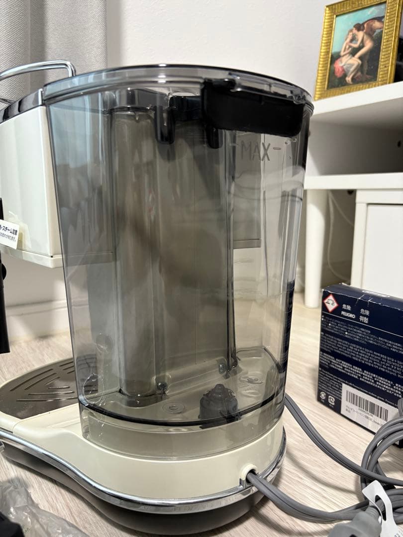 エスプレッソマシン　デロンギ　ホワイト