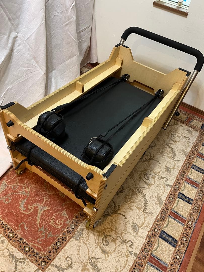 ピラティス折りたたみリフォーマー レザー調 黒