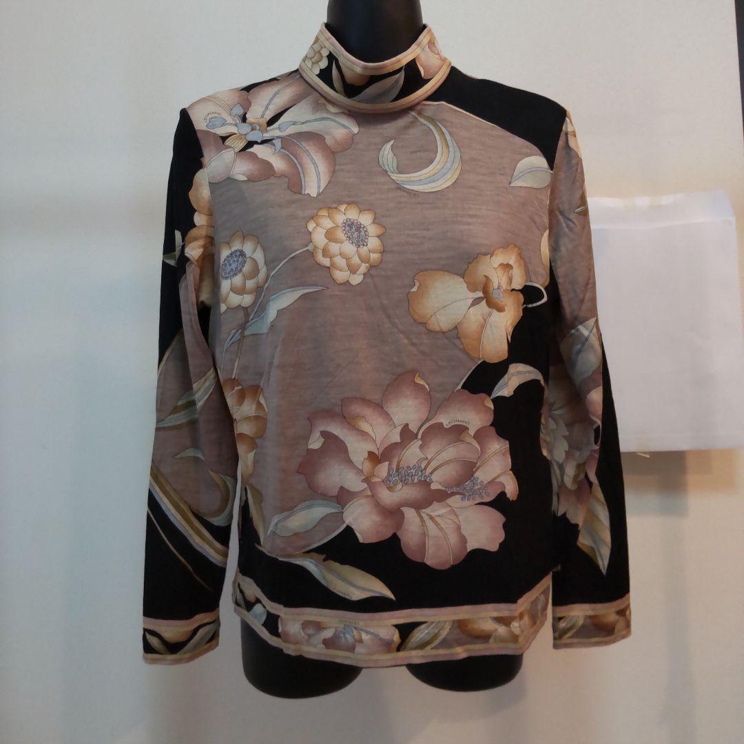 ♥️値下げしました♥️レオナール後ろファスナー付きカットソーロゴ入り