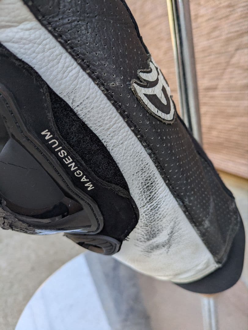 なべライダー様BERIK 2.0 ブラック/ホワイト革ツナギ