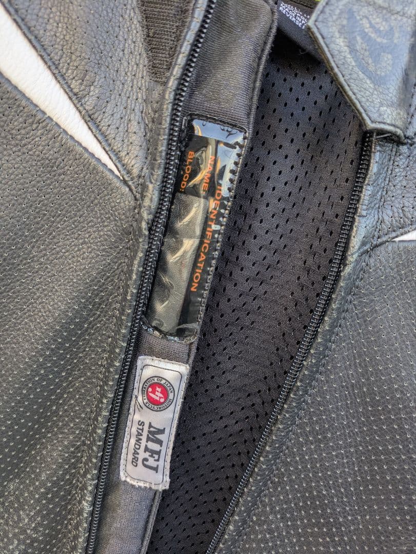 なべライダー様BERIK 2.0 ブラック/ホワイト革ツナギ