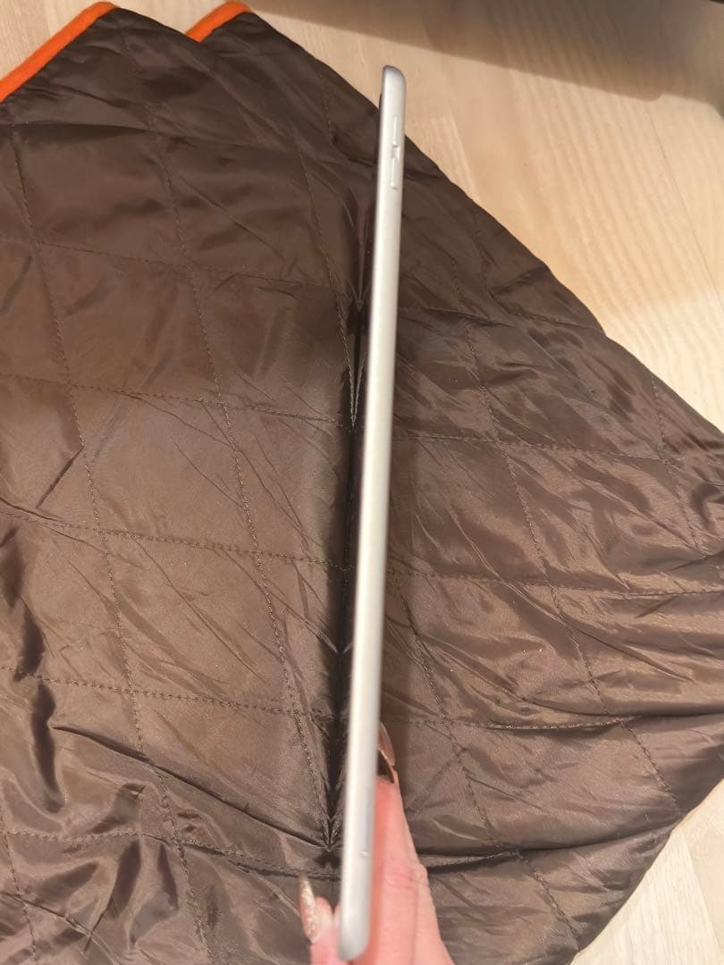 iPad 第9世代 64GB（SoftBank） 未使用に近い 最短翌日発送