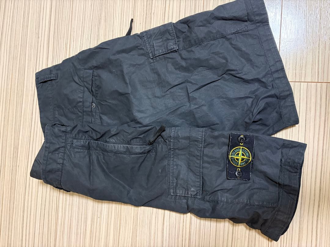 ストーンアイランド 黒 カーゴショートパンツ