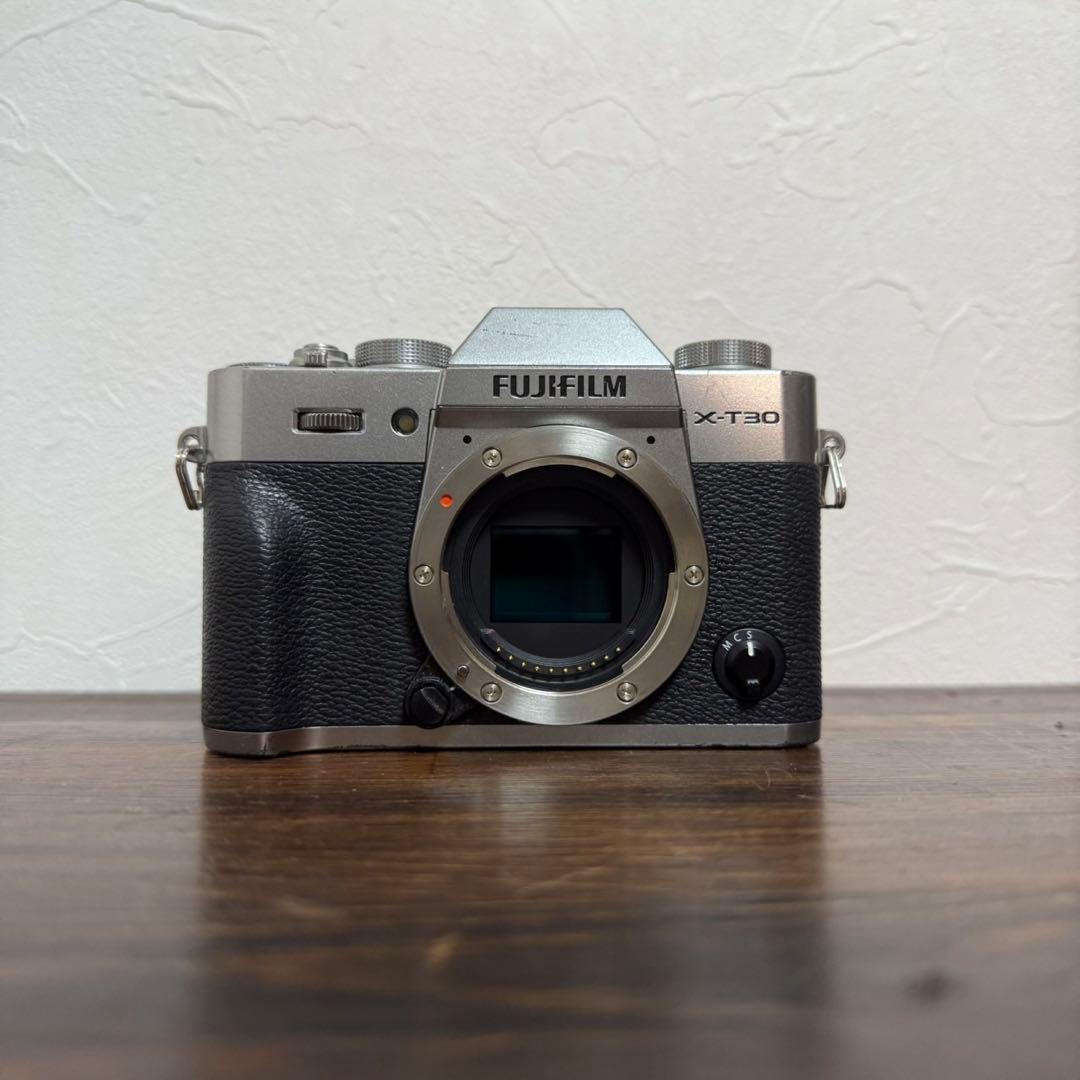 Fujifilm X-T30 ミラーレス一眼 35mm F1.4レンズ付き