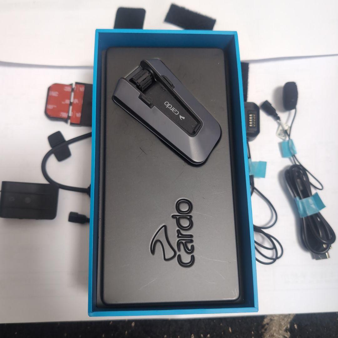 Cardo Packtalk Edge ヘルメット用コミュニケーションシステム