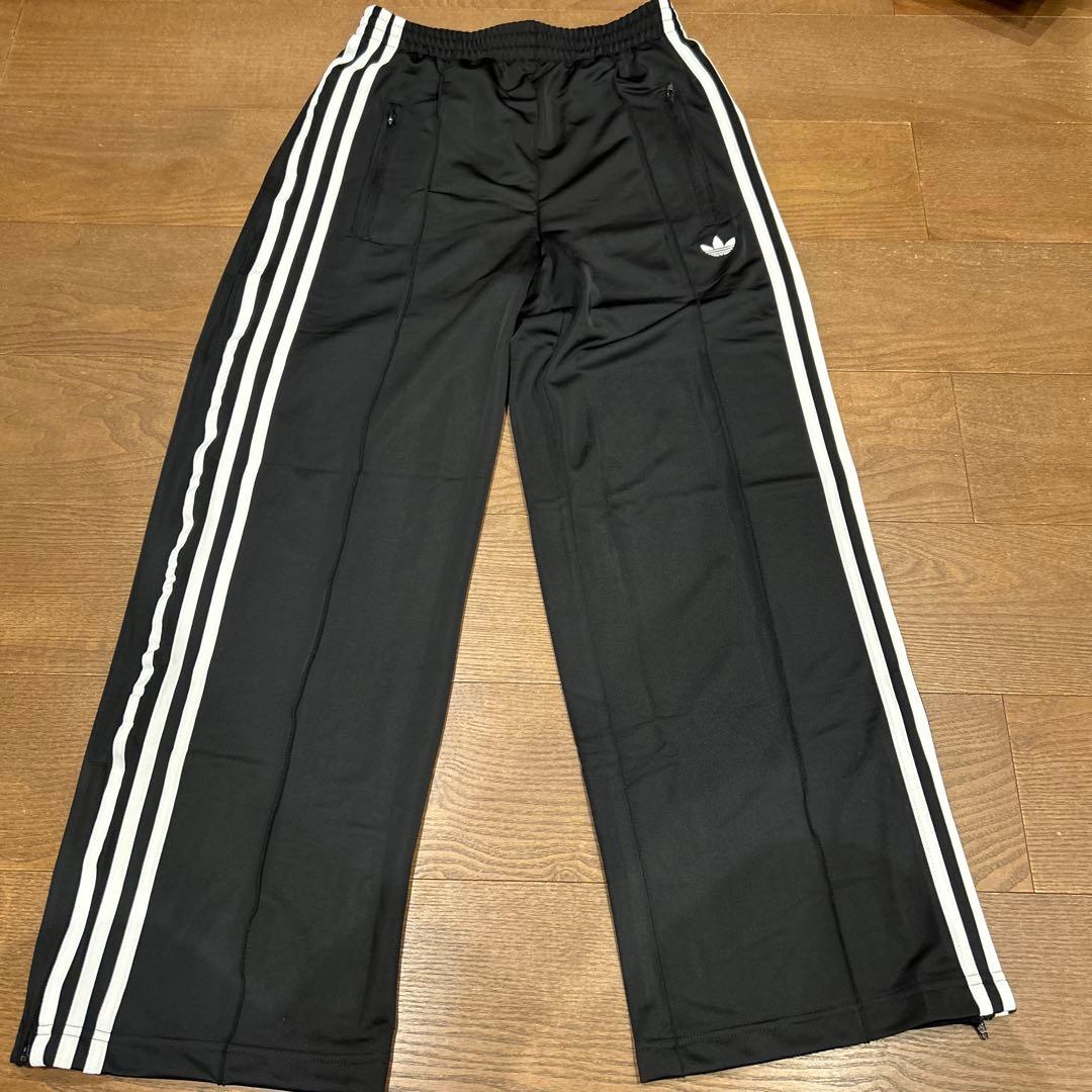 新品 アディダス adidas レディース・ルーズトラックパンツ L 黒
