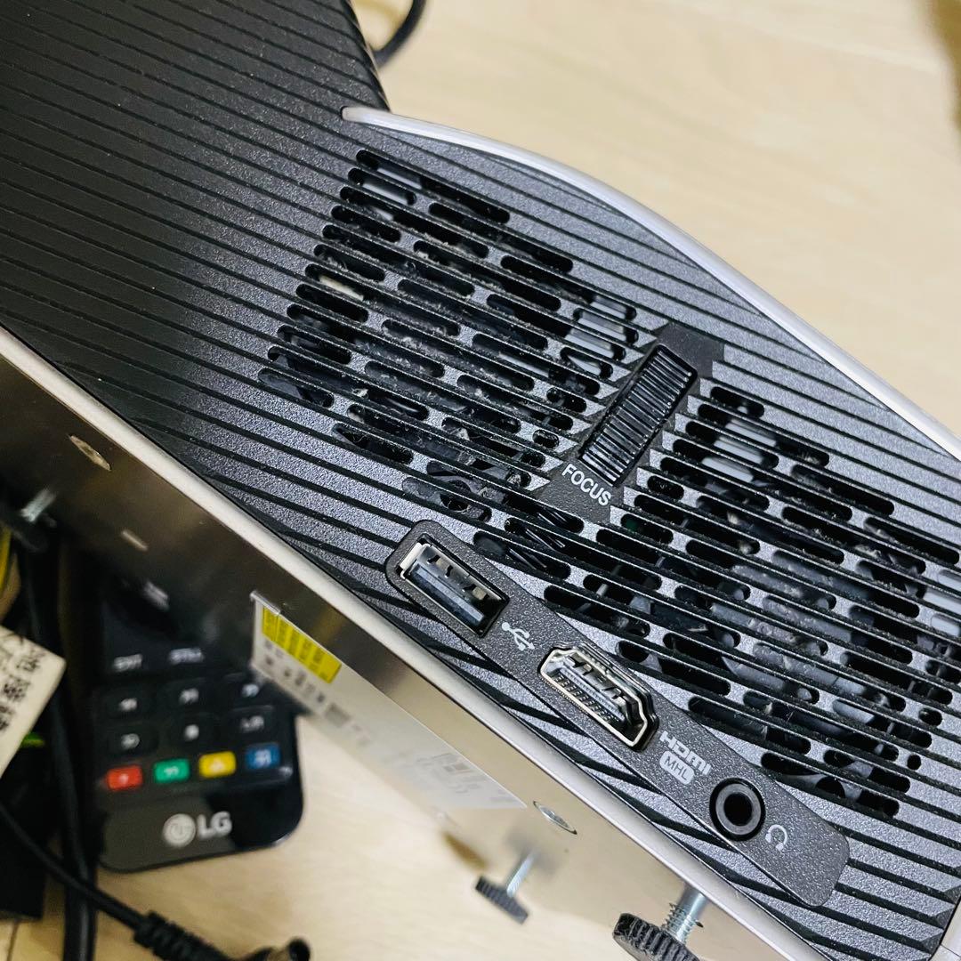 LG PH450UG プロジェクター　単焦点　本体