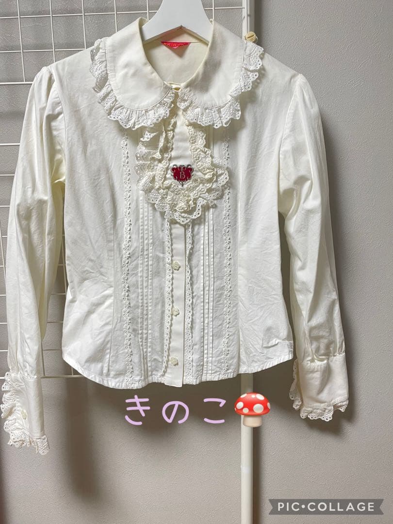 タイ付き白ブラウス♡BABY, THE STARS SHINE BRIGHT