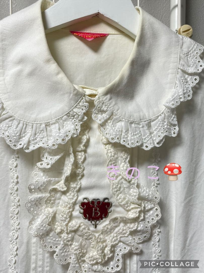 タイ付き白ブラウス♡BABY, THE STARS SHINE BRIGHT